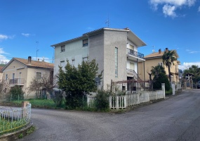 thimg IMG 9409 285x200 Appartamenti fuori Matelica